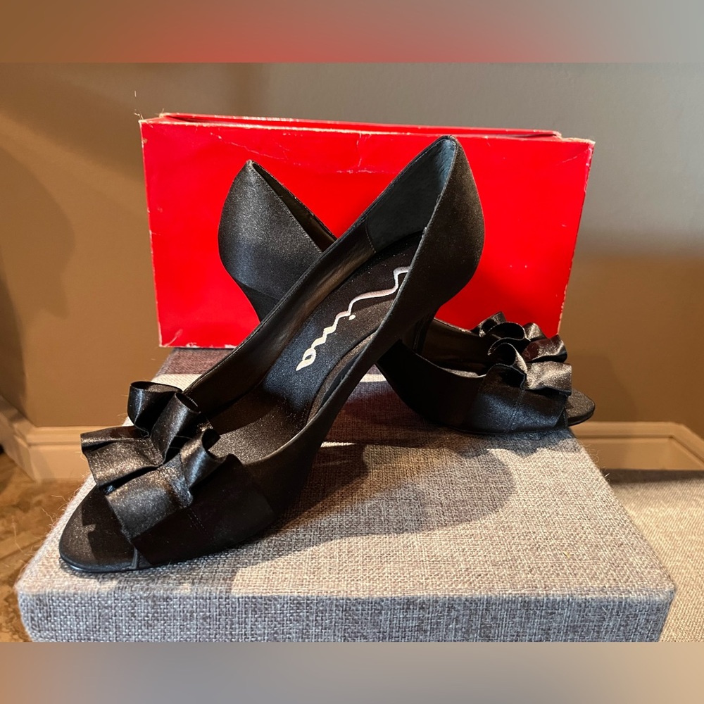 Satin open-toe pumps, size 8.5